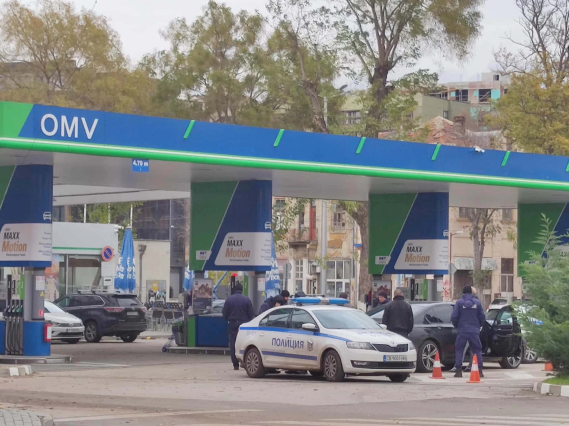 Първо в БЛИЦ Live! Спецакция с арестувани във Варна, ченгета с автомати натръшкаха...