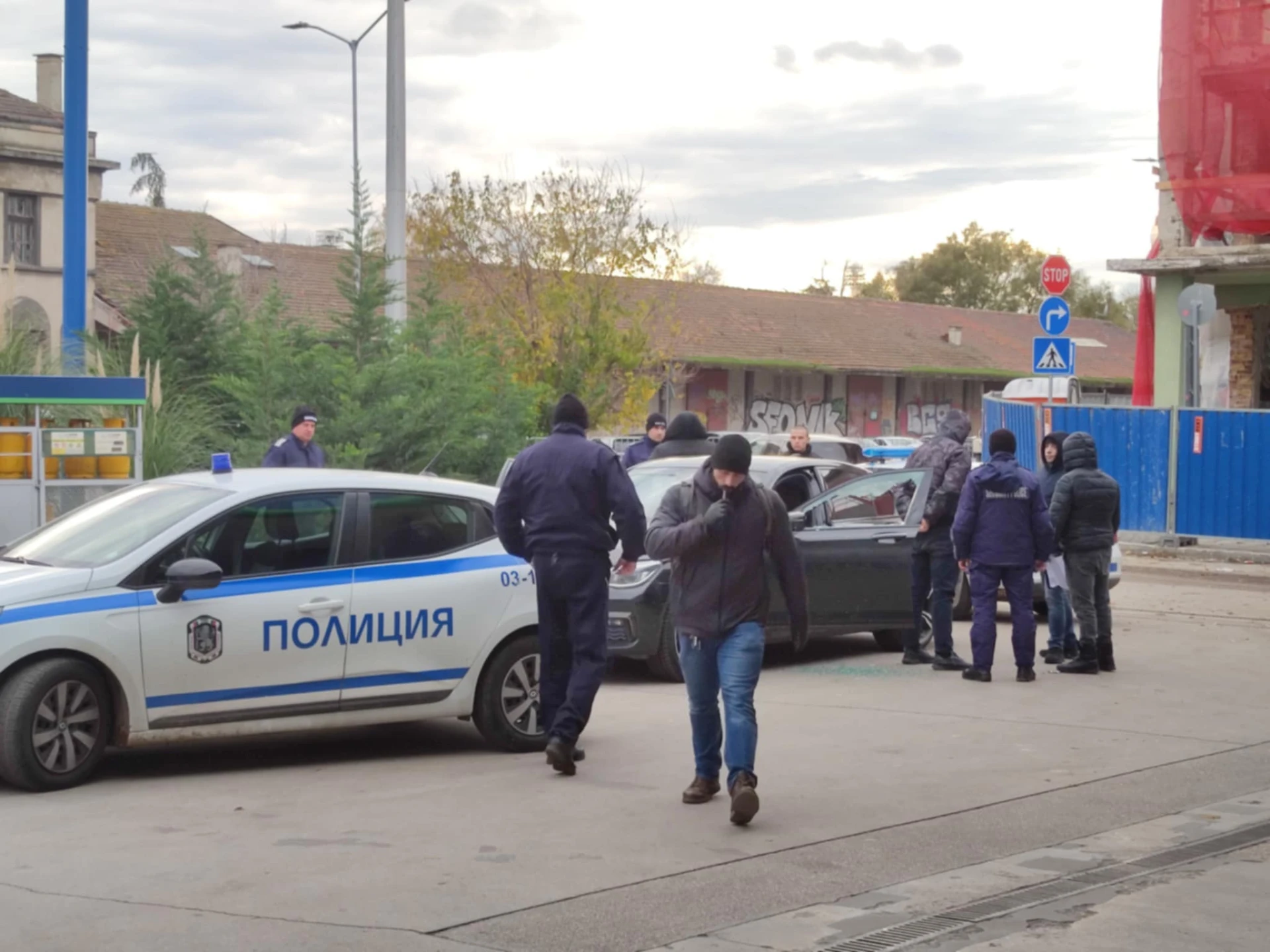 Първо в БЛИЦ Live! Спецакция с арестувани във Варна, ченгета с автомати натръшкаха...