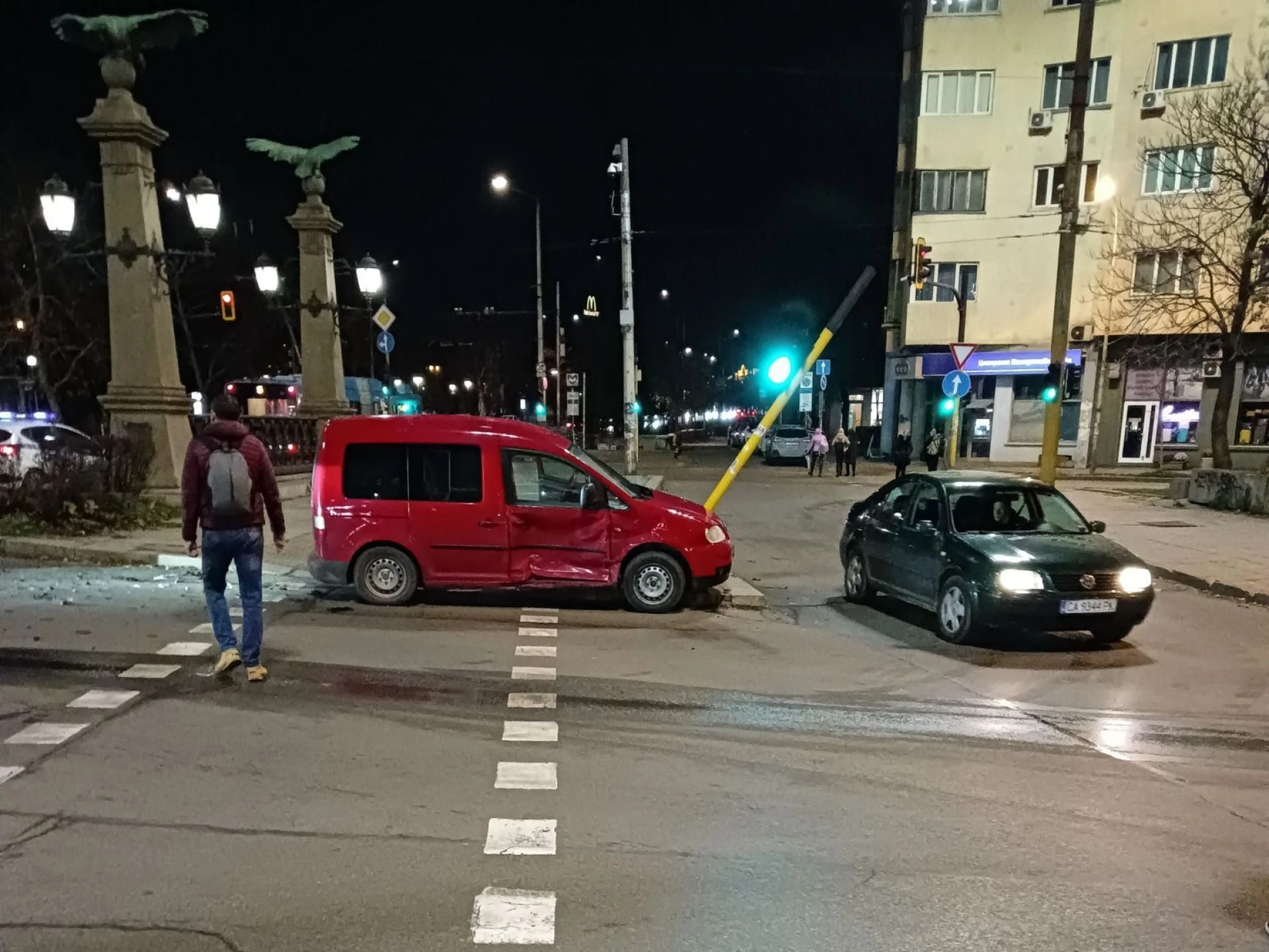 Лоша новина от нощното меле на Орлов мост в София СНИМКИ