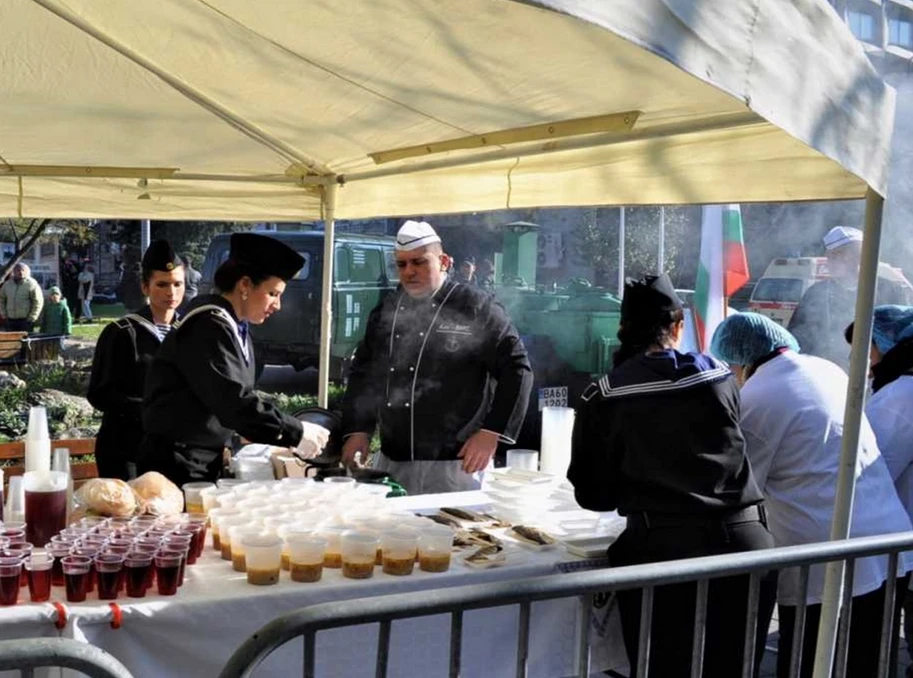 Каква е тайната съставка на рибния курбан в Бургас