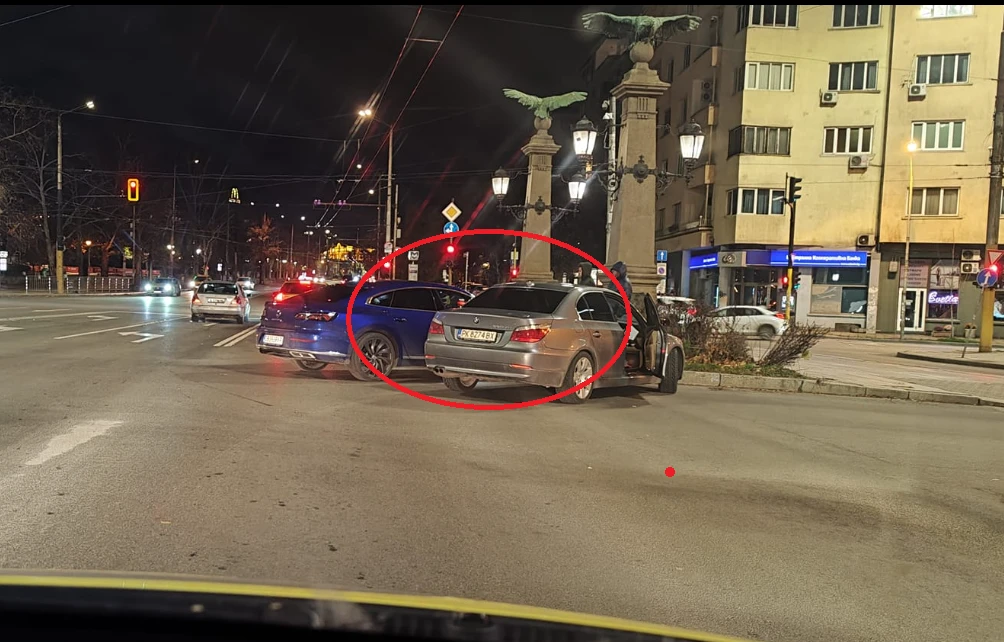 Извънредна ситуация посред нощ на Орлов мост в София СНИМКИ