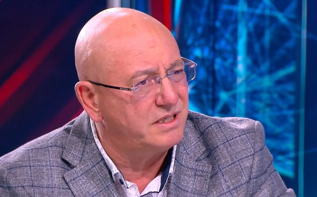 Ревизоро шокира! Каква дивотия му казал Кирил Петков в самолета 