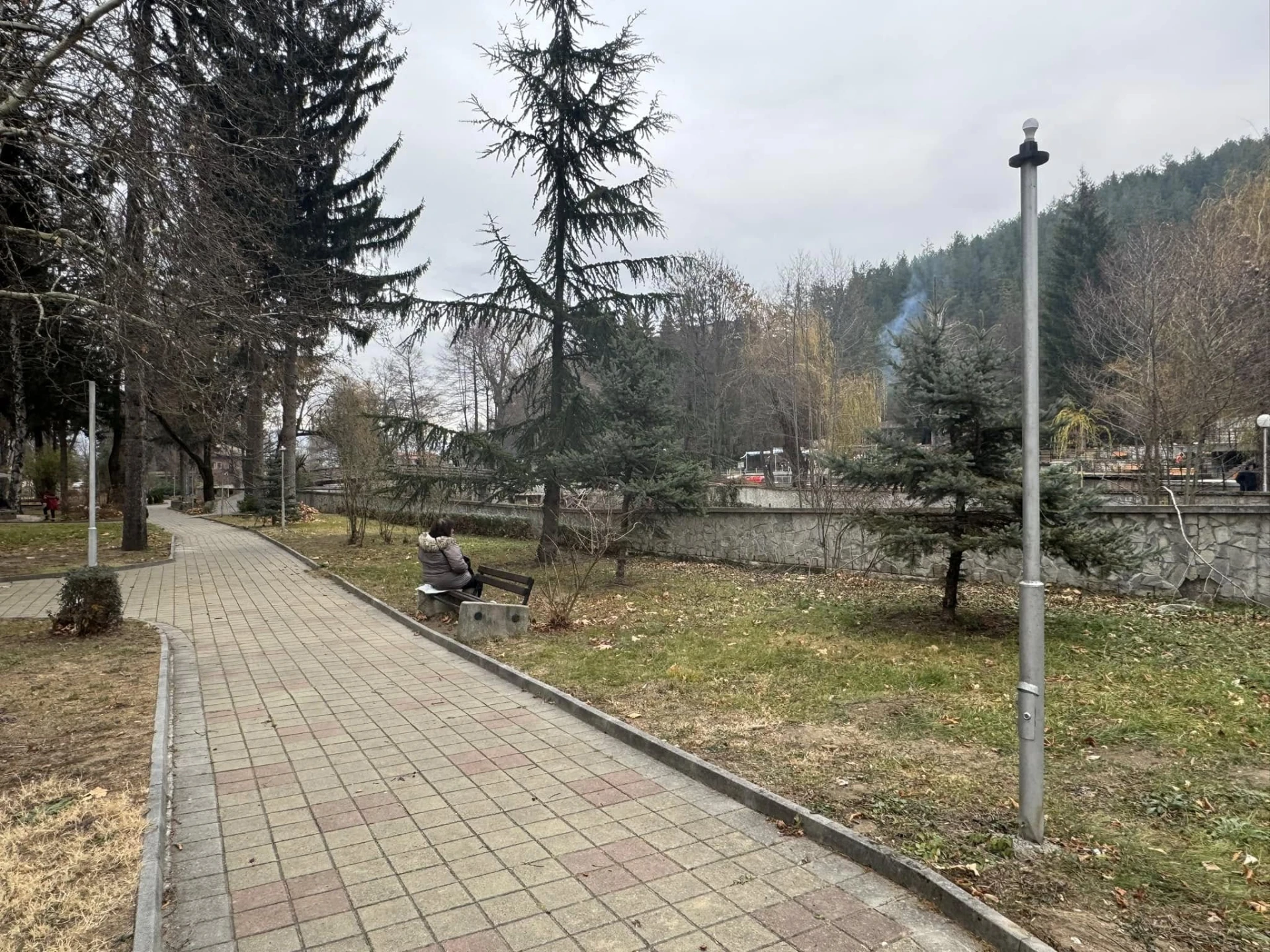 Страшен вандализъм в наш топ курорт, гостите са в потрес СНИМКИ