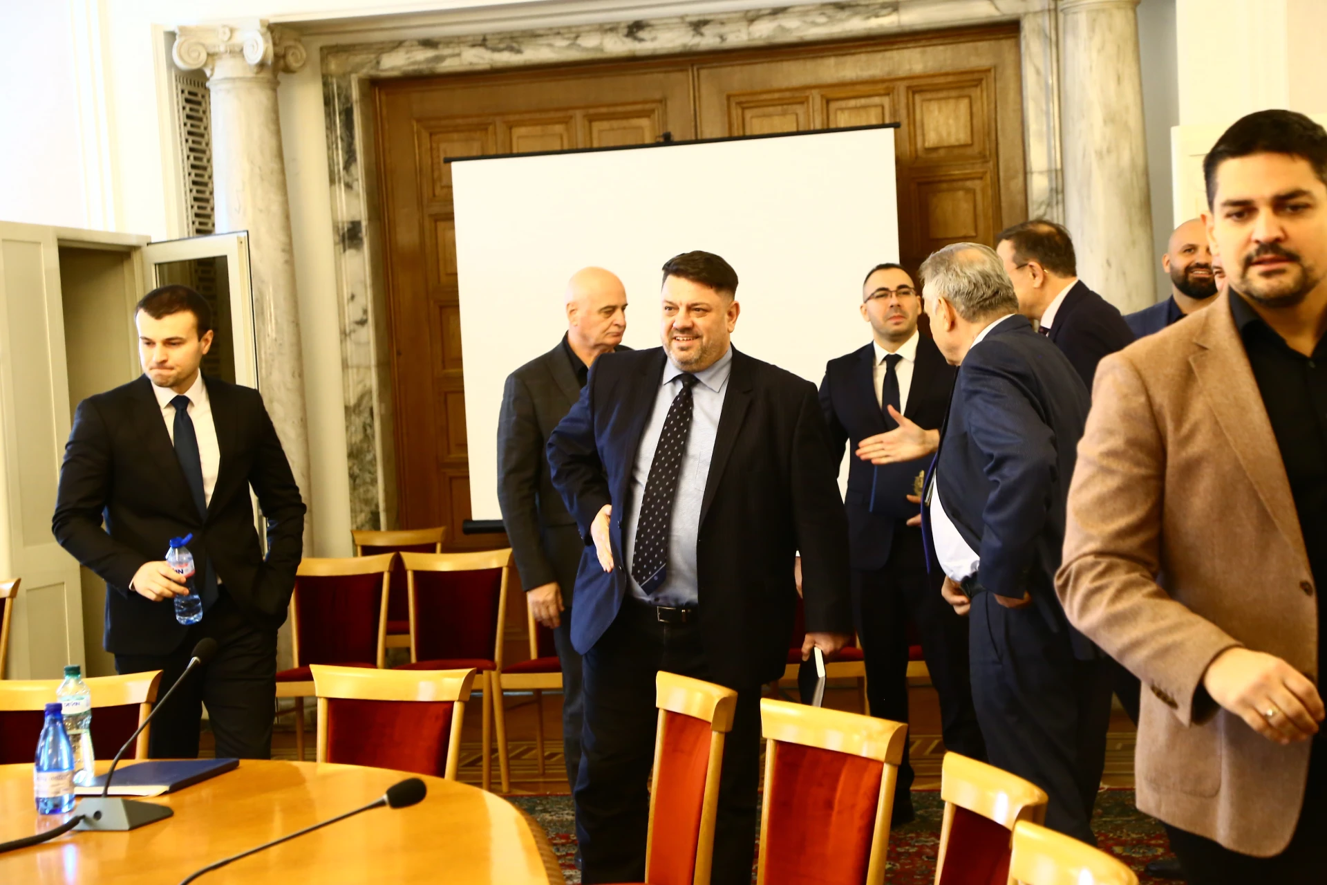 Скандал: БСП удари на камък, получи шамар от Кирил Петков и Слави Трифонов