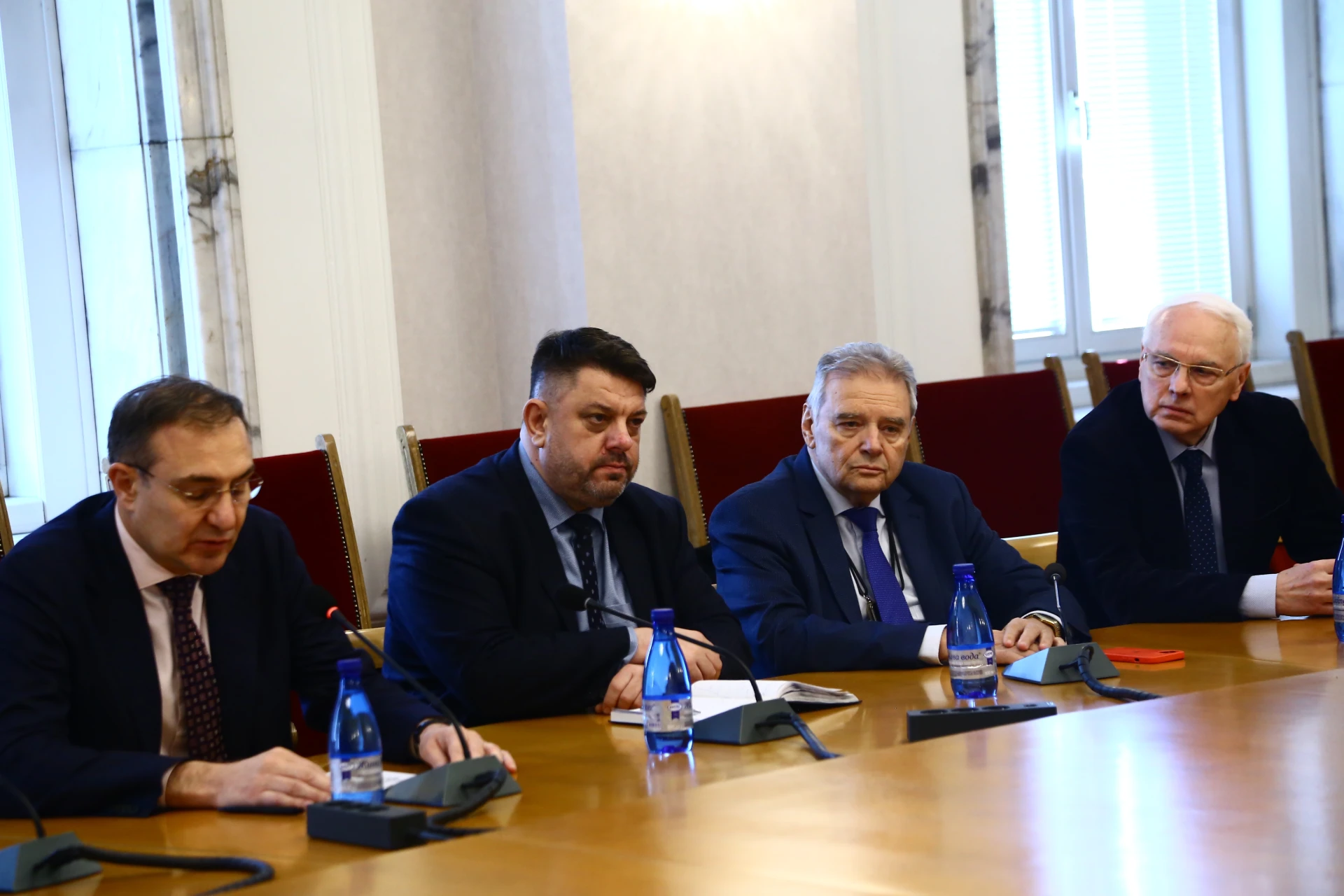 Скандал: БСП удари на камък, получи шамар от Кирил Петков и Слави Трифонов