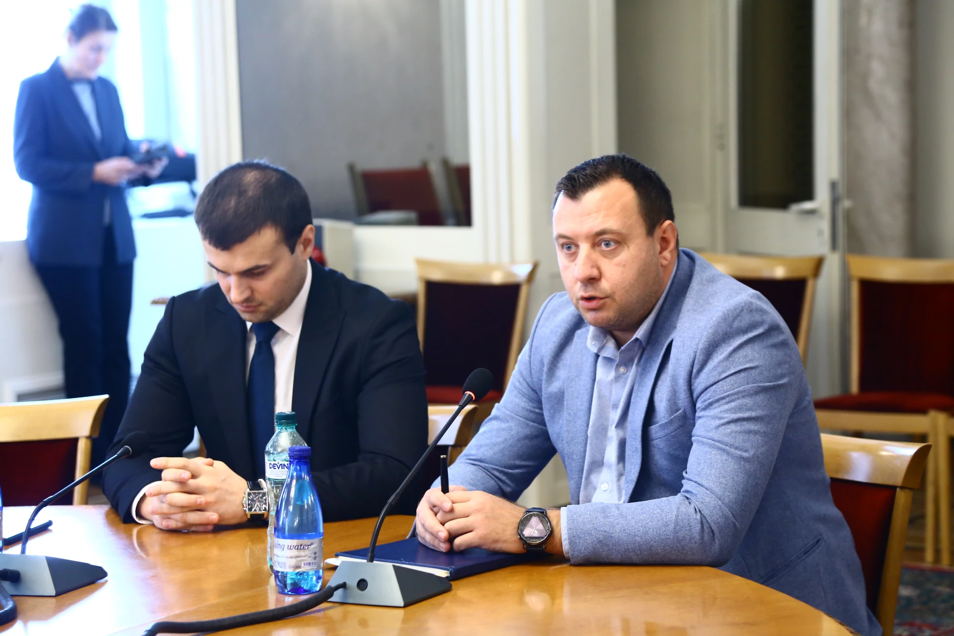 Скандал: БСП удари на камък, получи шамар от Кирил Петков и Слави Трифонов