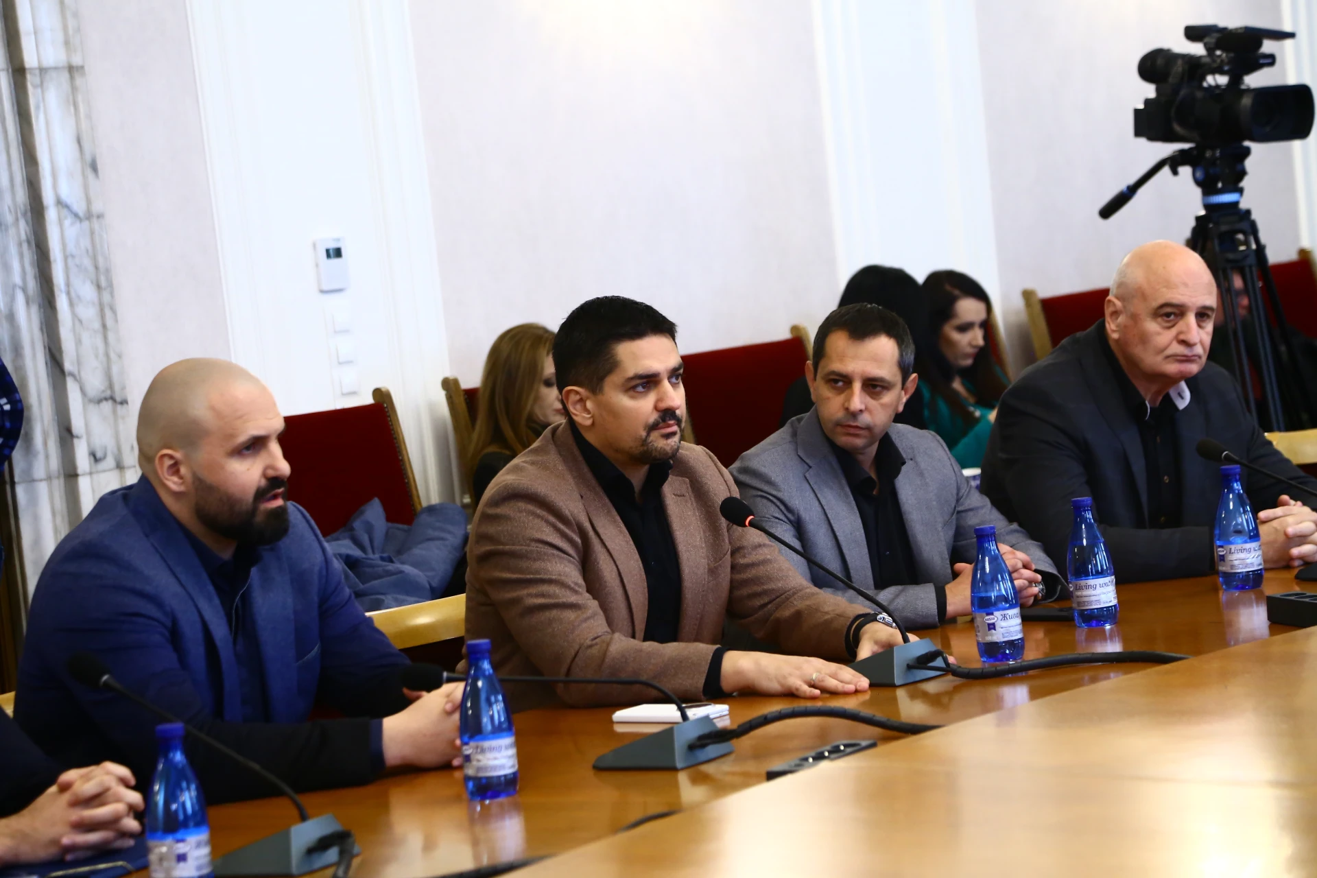 Скандал: БСП удари на камък, получи шамар от Кирил Петков и Слави Трифонов
