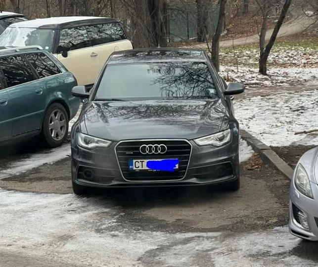 Ауди паркира в софийския Младост и взриви мрежата, направо ще пребият човека