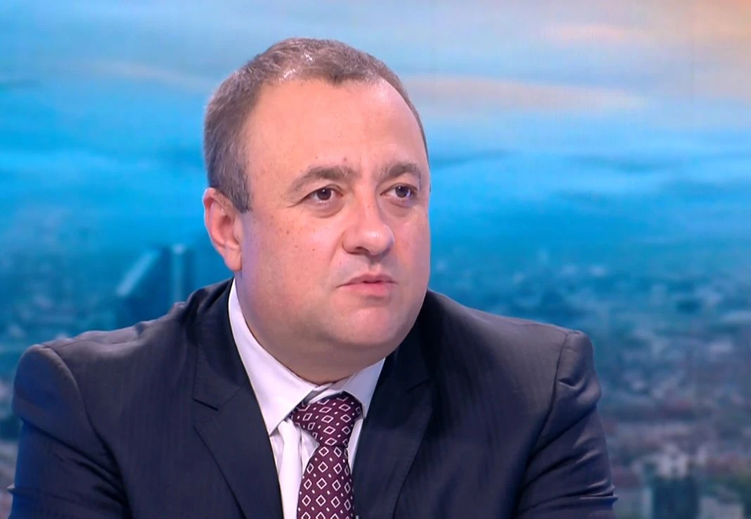 Депутат хвърли бомба: Тръгвам си от НС, случи ли се това. После накара Цънцарова да млъкне