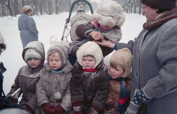 Спомени от соца за децата, зимата и облеклото им СНИМКИ