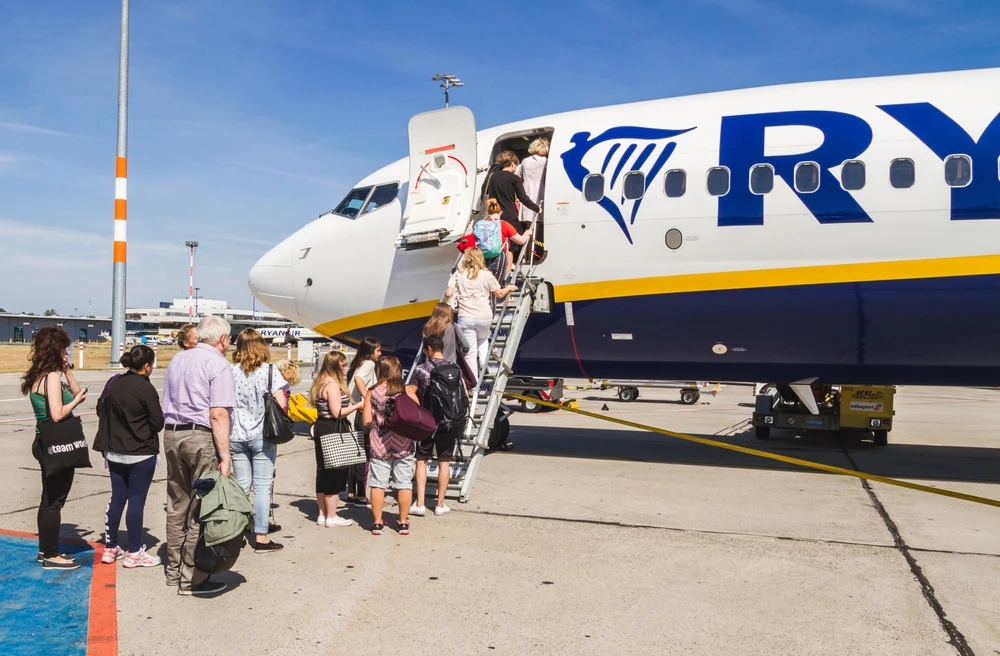 Ryanair с изненада: Връща полетите до първата си някога дестинация от България