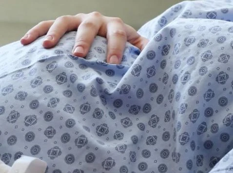 29-г. санданчанка, родила мъртво бебе в линейката, се оказа рода със... 
