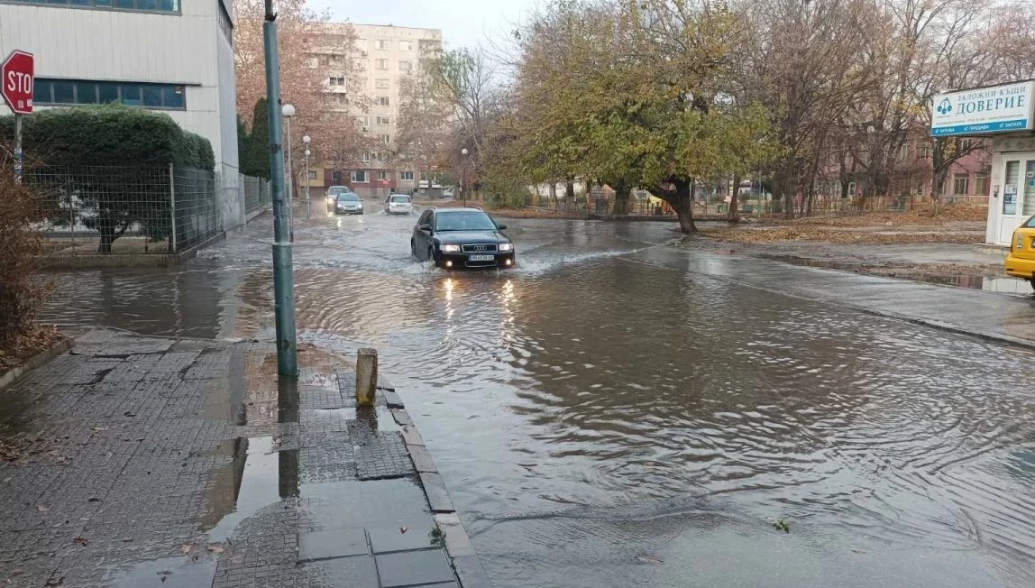Кошмарът в Пловдив няма край, полиция отцепи цял квартал! Зрелищни СНИМКИ и ВИДЕО