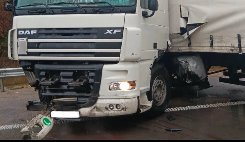 Започна се! Тир блокира движението на "Хемус", а на "Петрохан"... ВИДЕО 