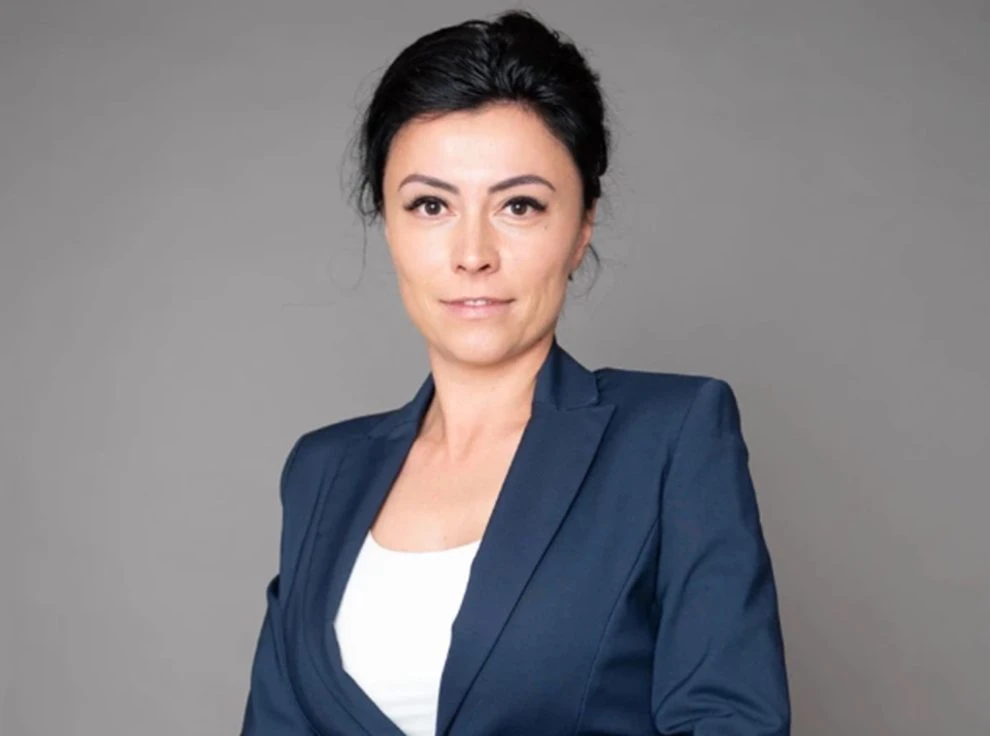 Гърми скандал с 35-г. засукана кметица, намесени са косачка и ПП-ДБ
