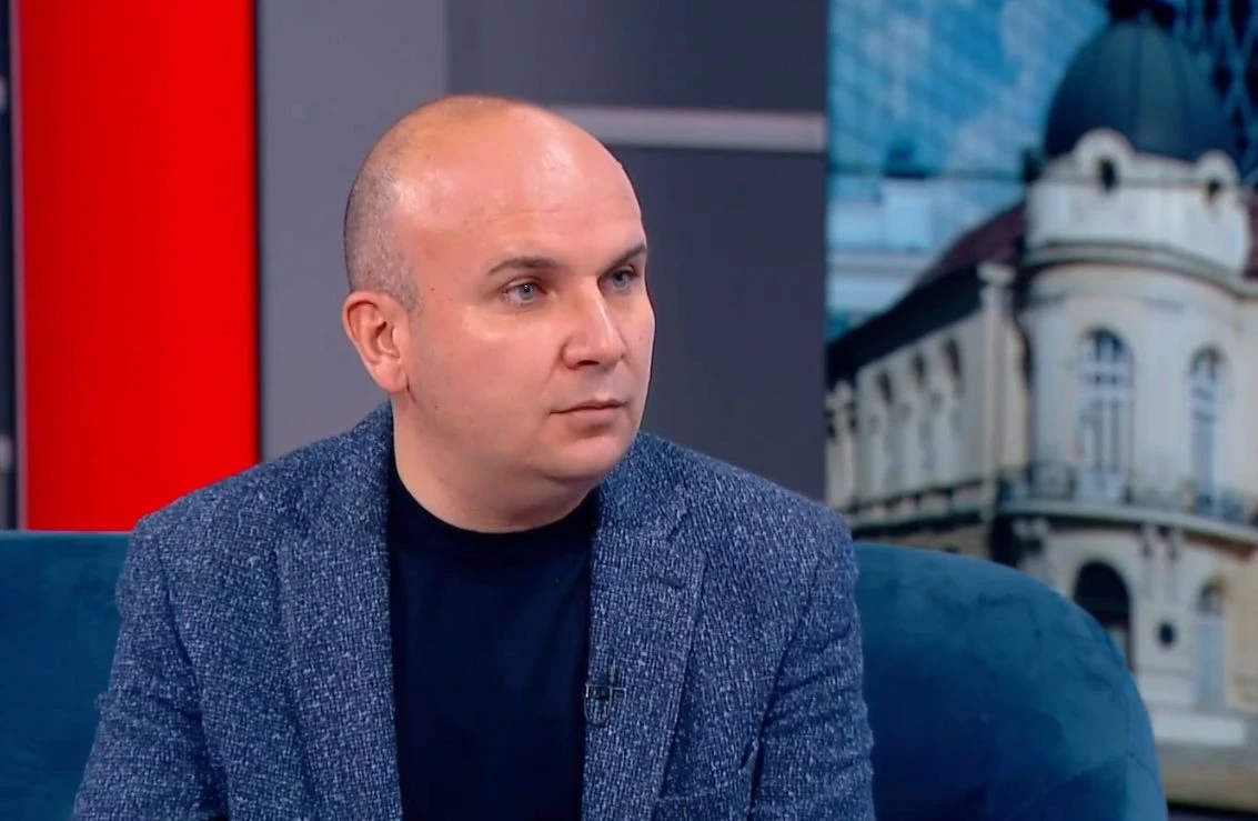 Мед му капе от устата: Кючюк се мазни на "Възраждане", вече е ясно защо хората на Агата ще им ударят рамо за шеф на НС