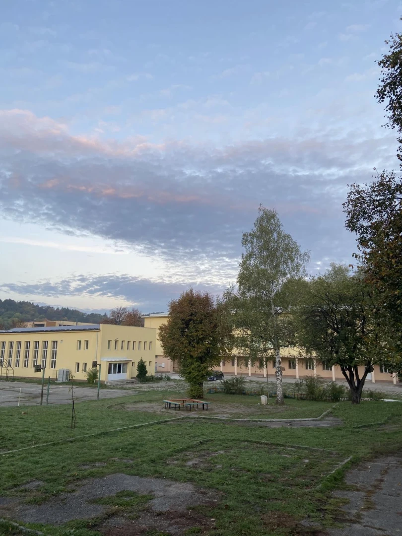 Голяма авария в Перник, евакуираха ученици СНИМКИ