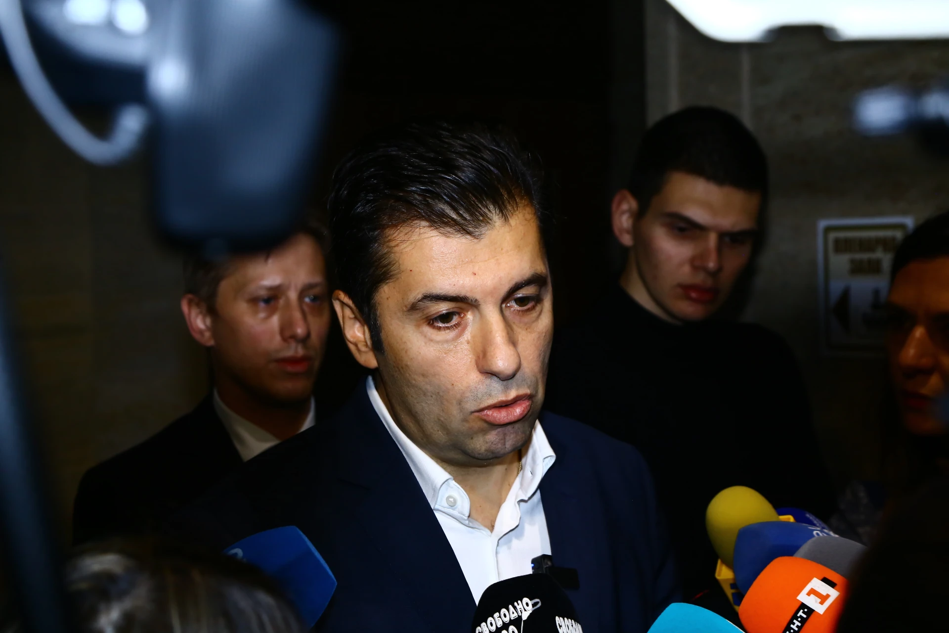 Бивш шеф на ДАНС с горещ коментар за "срамния акт" на Петков 