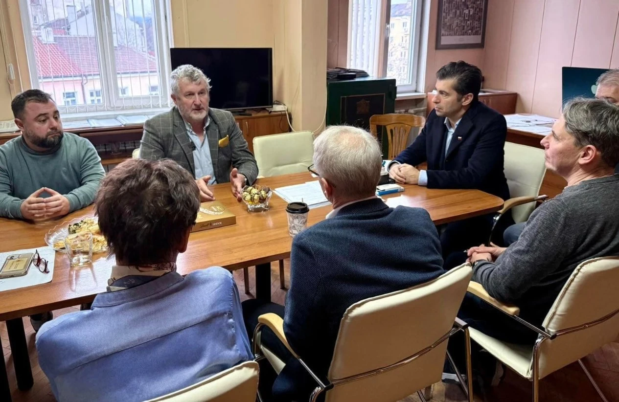 Предозиране: Киро и Лена отидоха на крака при отстранения кмет на "Оборище" СНИМКИ