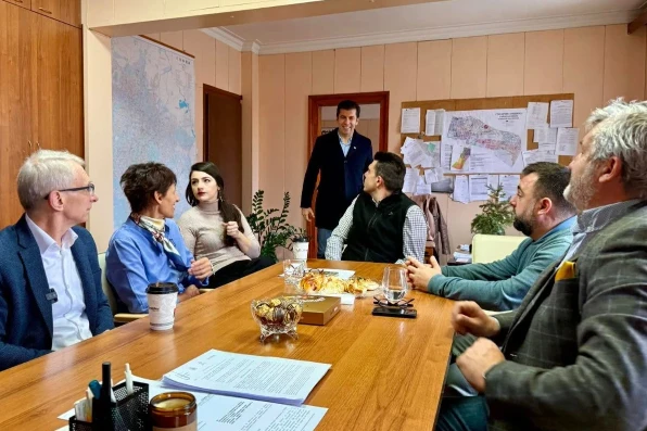 Предозиране: Киро и Лена отидоха на крака при отстранения кмет на "Оборище" СНИМКИ