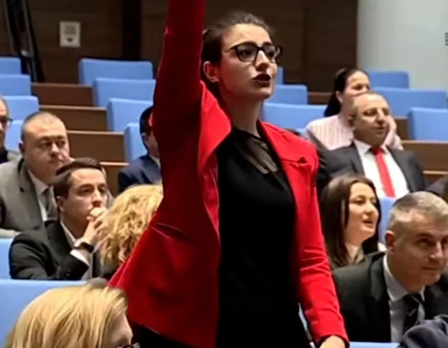 Лена нададе вой и разкри какво ще прави