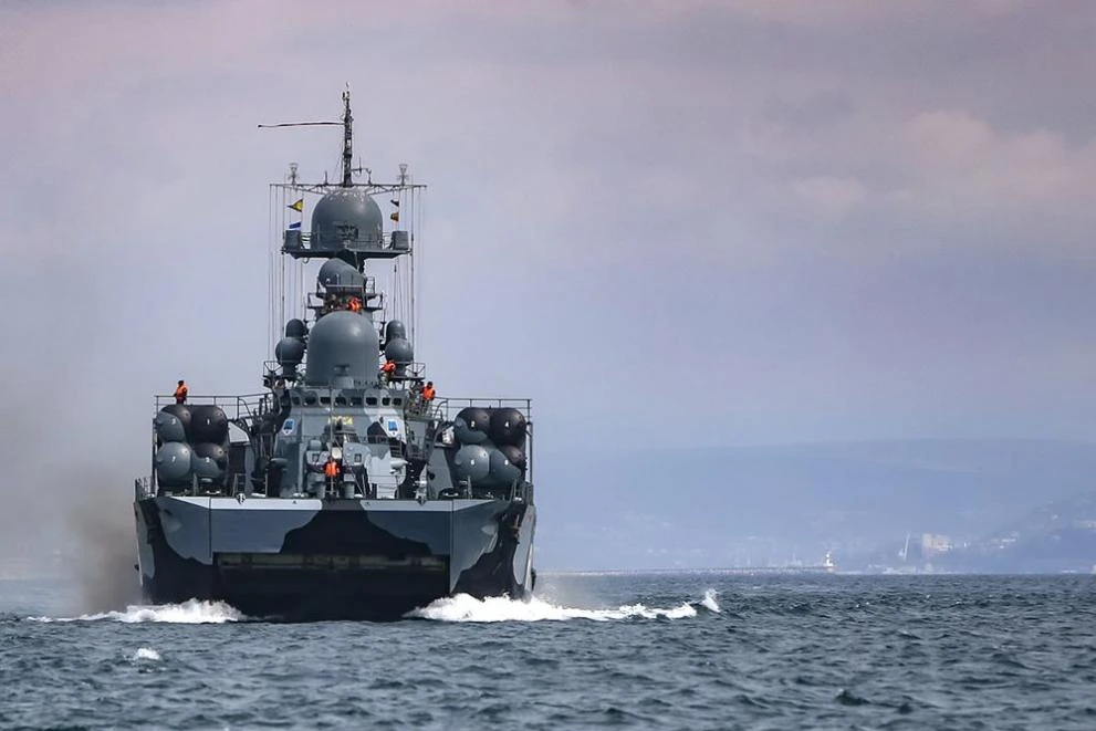 Екшън в Балтийско море! Руски боен кораб стреля по германски военен хеликоптер, защото... 