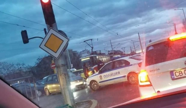Само в БЛИЦ! Ключов столичен булевард под блокада в час пик, гъмжи от полиция 