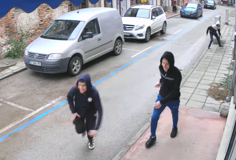 Видин изрева от трио пишлигари с качулки ВИДЕО