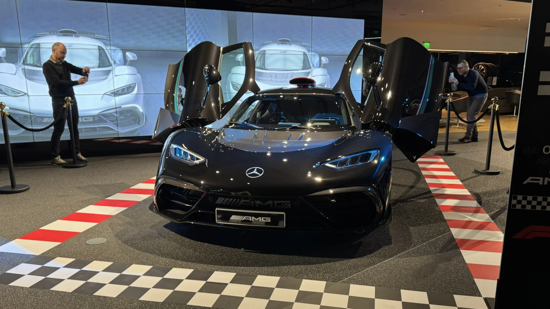 Българин си купи най-скъпия нов Mercedes в света СНИМКИ