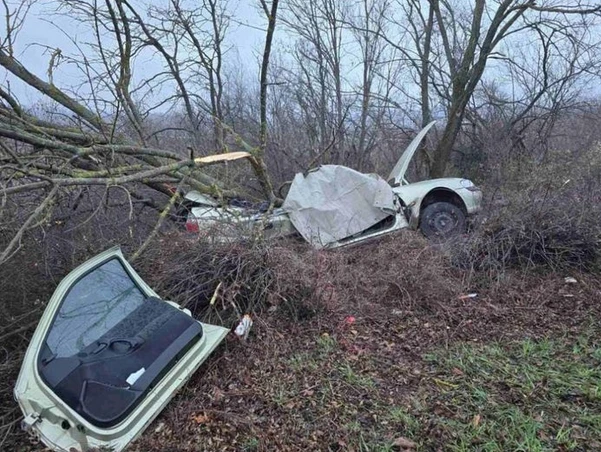  „Опел“ се превърна в ковчег на пътя край Плевен
