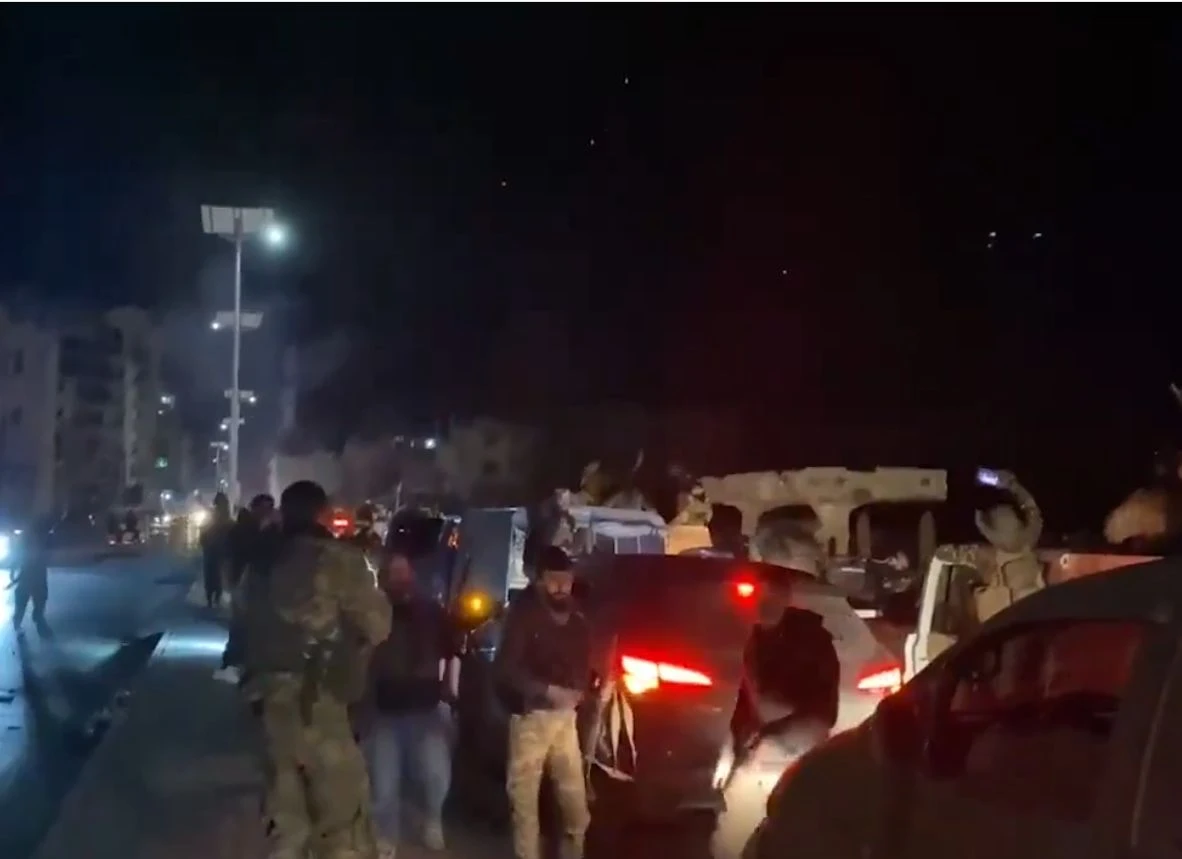 Асад избяга и веднага в Дамаск започнаха... ВИДЕО