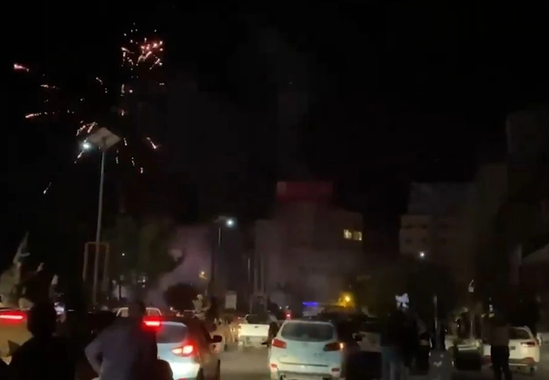 Асад избяга и веднага в Дамаск започнаха... ВИДЕО