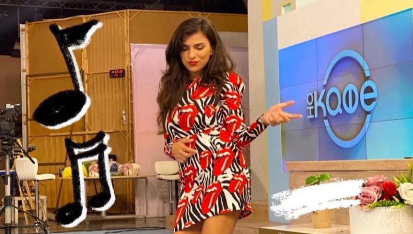 Андреа Банда лъсна само по бельо като секси Снежанка СНИМКИ 18+