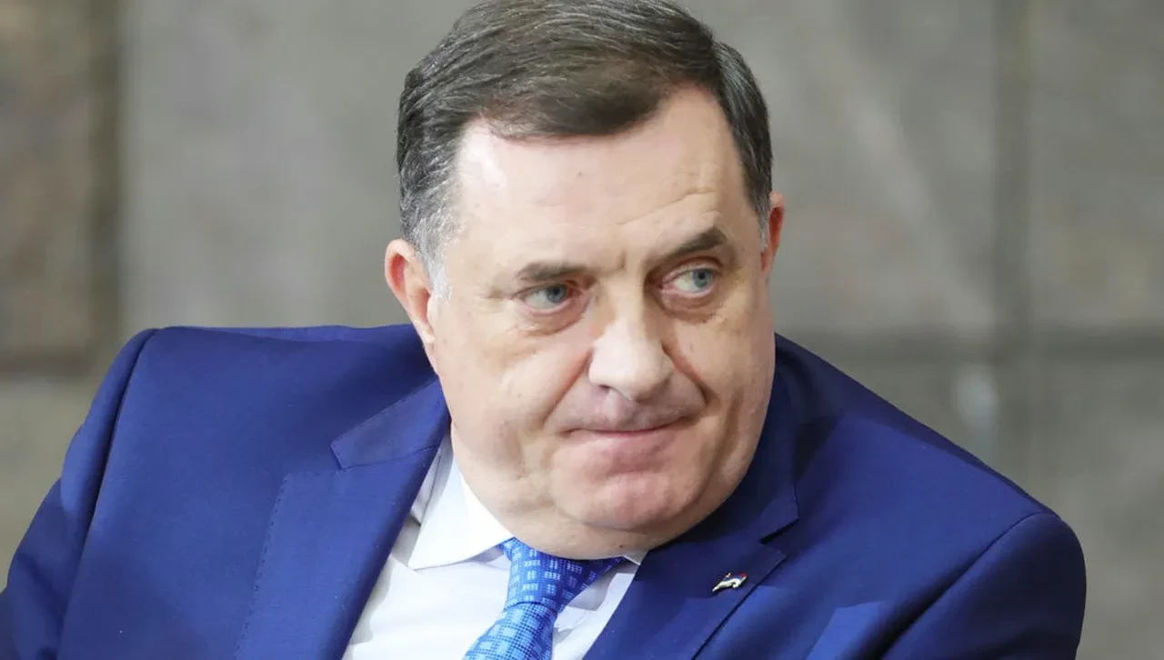 Лидерът на босненските сърби влезе спешно в болница