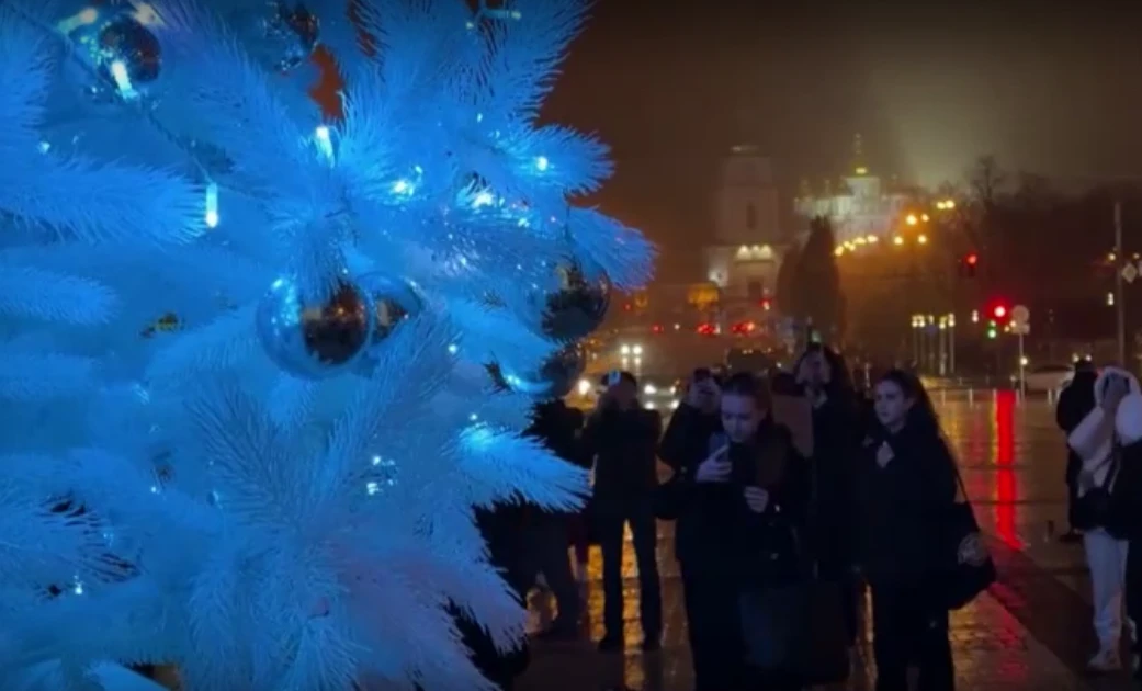 Коледа по време на война: Уникално ВИДЕО от Киев