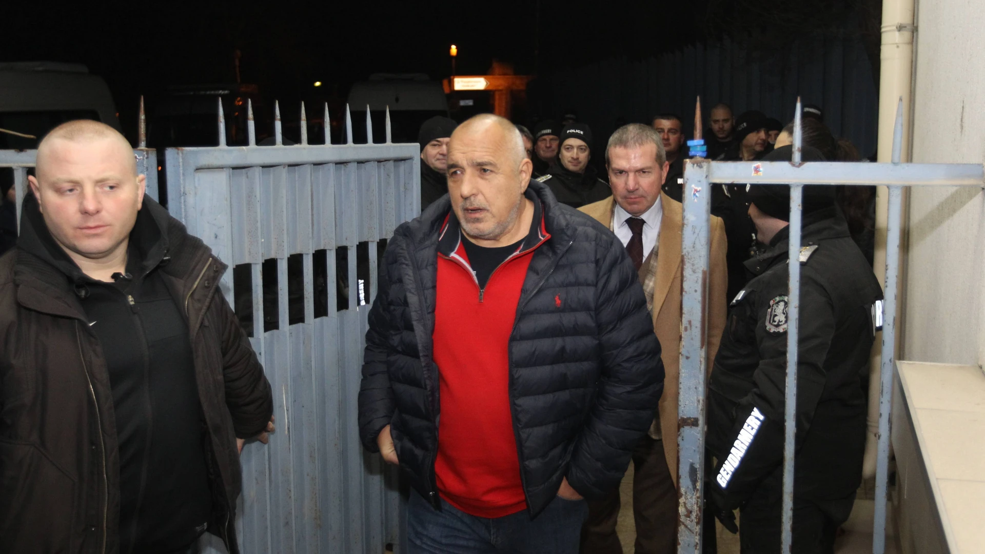 Ген.Тонев: След ареста на Борисов в кабинета на Петков дамите пиеха шампанско, а мъжете... Chivas Regal