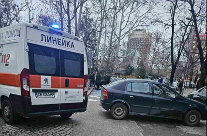 Див кървав екшън и гонка в София! Дилъри нападнаха полицаи, а после... СНИМКИ