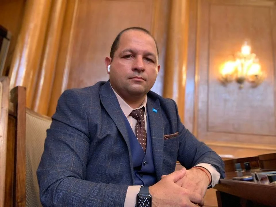 Човек на Борисов предизвика Петков на спаринг по правилата на бойните изкуства