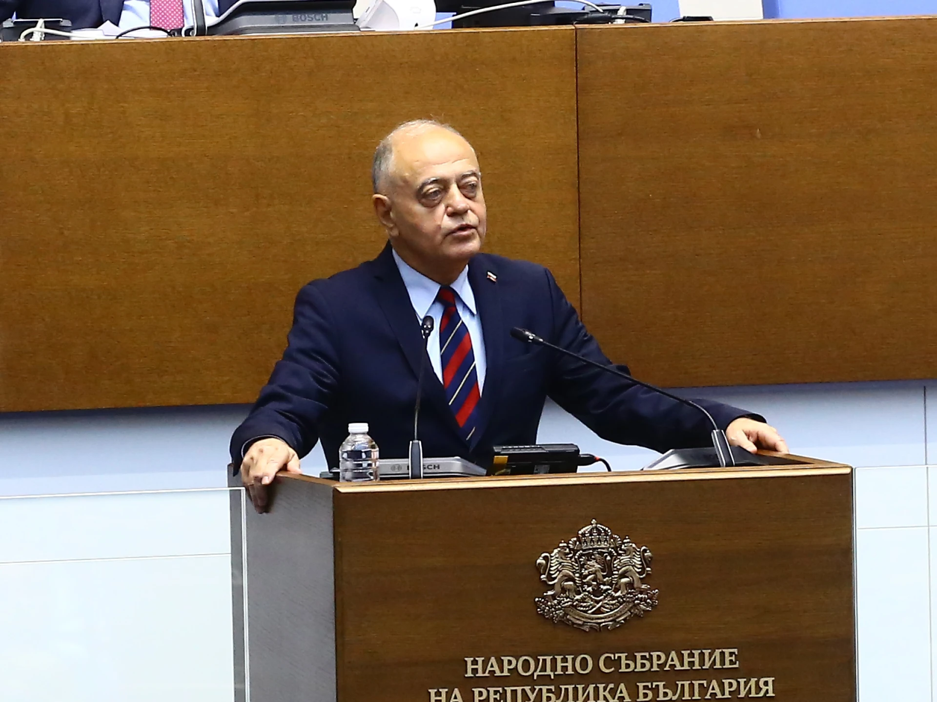 Режисьор жестоко поразя Атанасов: Генерал ли?