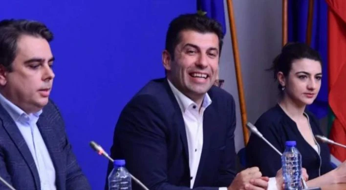 Червен картон за Киро, Асен и Лена, ударът е жесток 