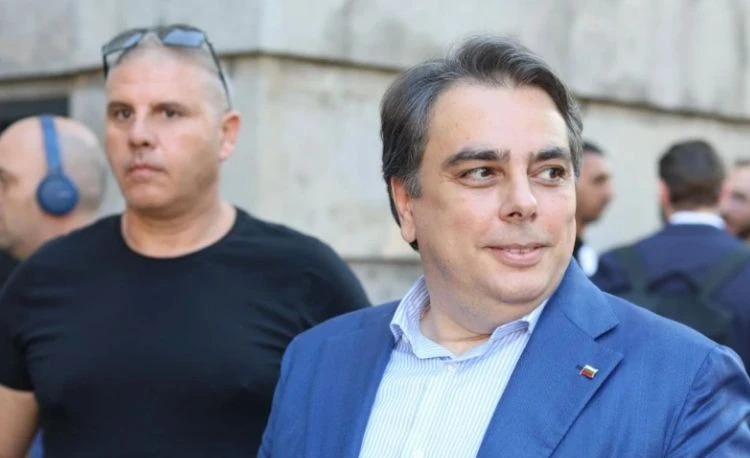 Извънредна новина за арестувания сътрудник на Асен Василев ДОКУМЕНТ
