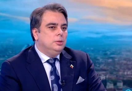 Асен Василев взриви bTV с разкритие за ареста на дясната си ръка, издъни се с наглост за шампанското и Бойко