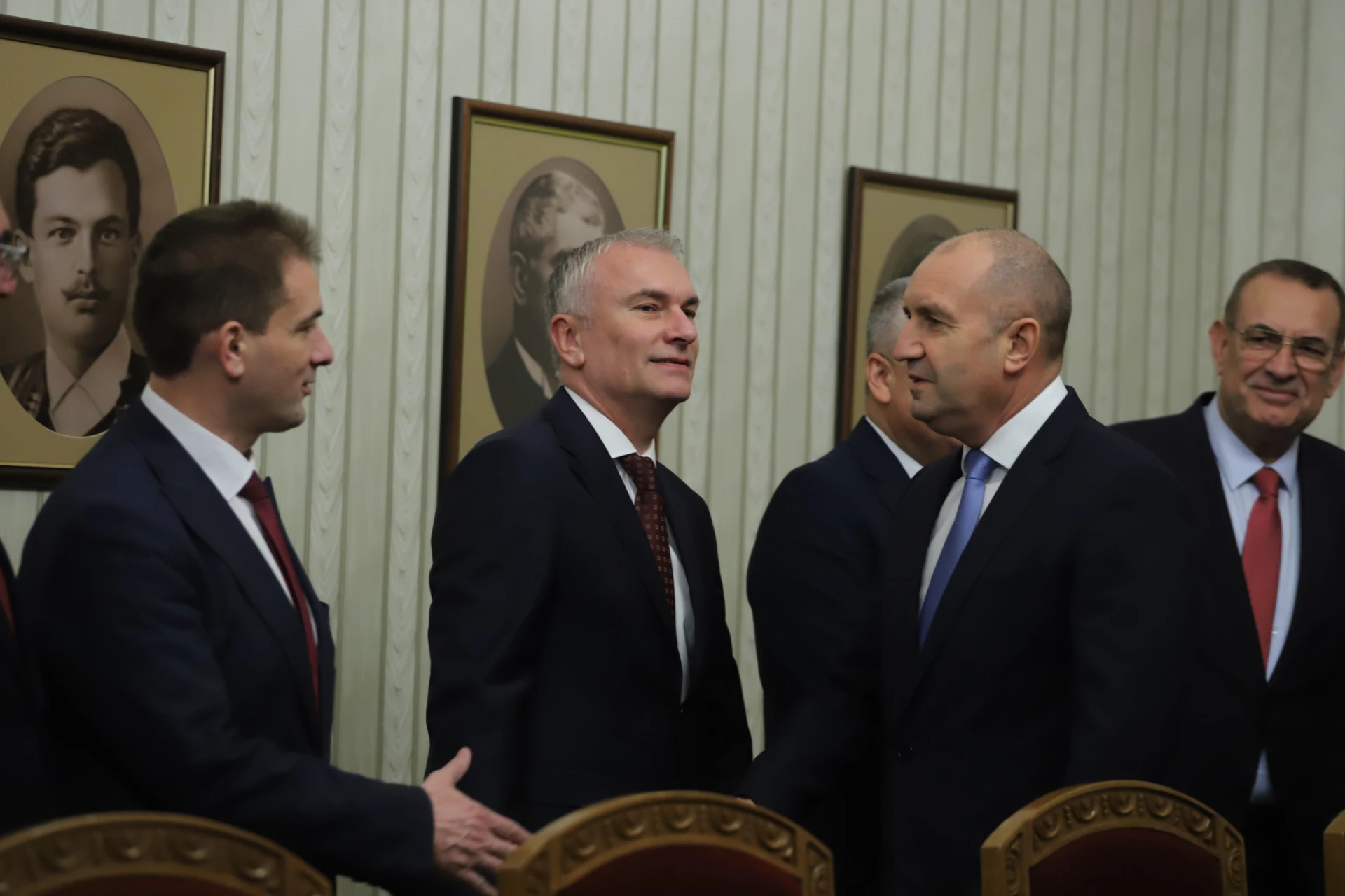 Чакъров цъфна при Радев, даде му обещание