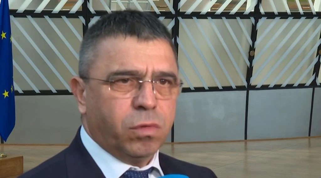 Шефът на МВР не е на себе си след решението за Шенген, това са новите правила у нас ВИДЕО 