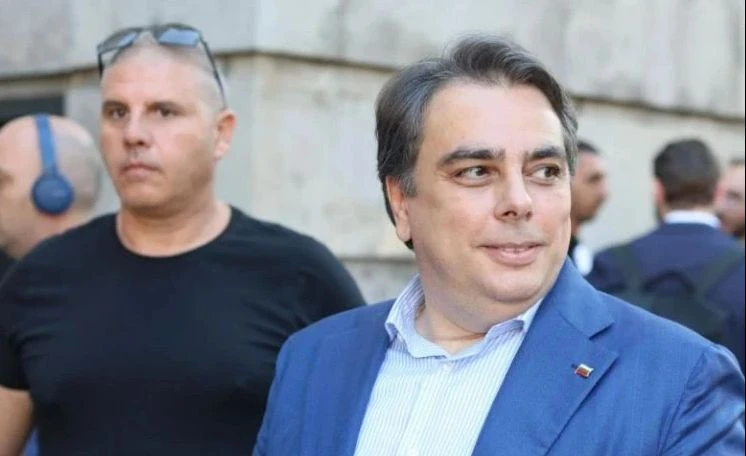 Извънредни новини за арестувания сътрудник на Асен Василев