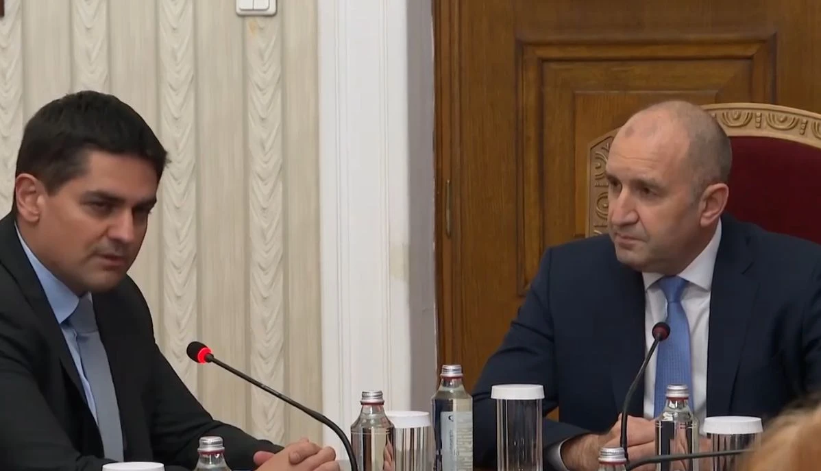 Радостин Василев свали картите пред президента, готов е на компромис със...
