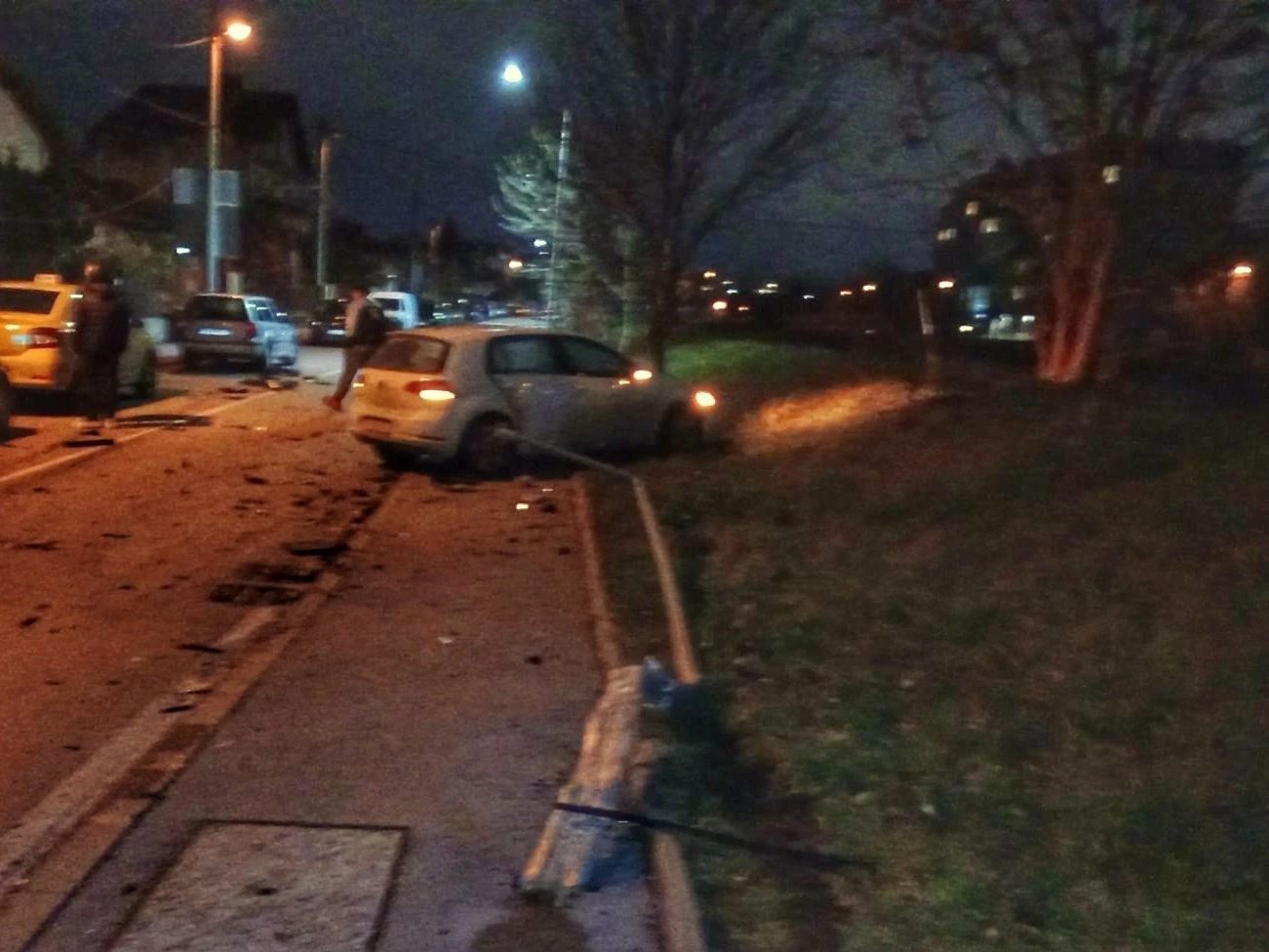 Меле с такси и кола в София, зрелищни СНИМКИ