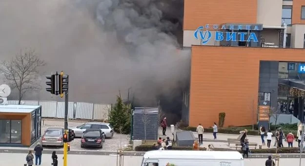 Извънредно: Пожар в столична болница, тече евакуация СНИМКИ