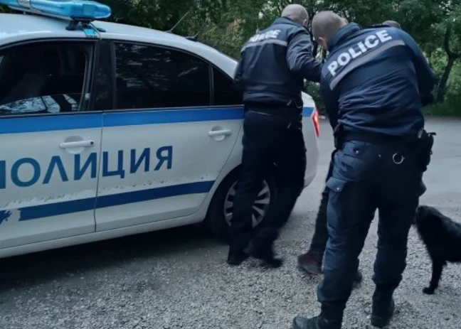 Пиян, но корав, перничанин вдигна полицията на крак: Нахлул с пистолет в офис на мобилен оператор