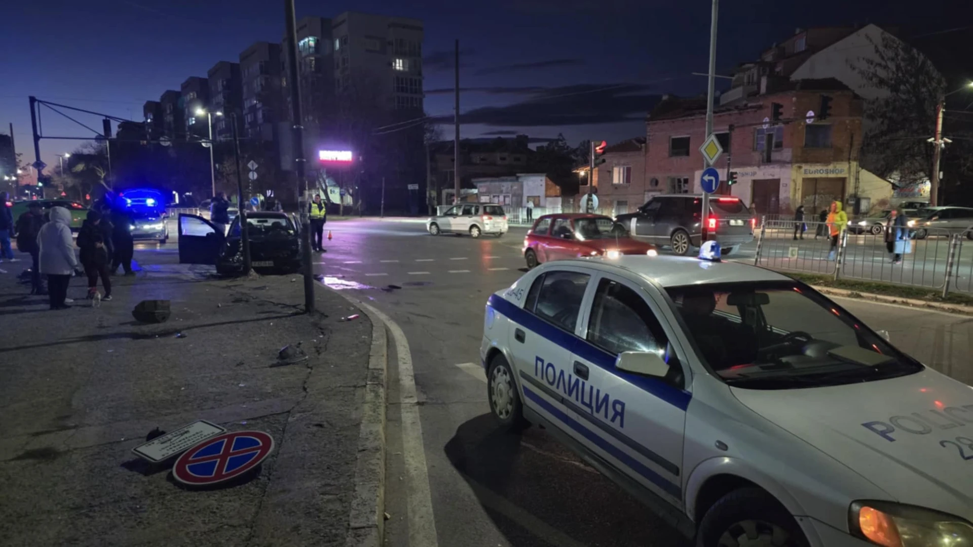 Ад в Ямбол: Майка и децата й изчакваха зелено, последва адска трагедия СНИМКИ 18+